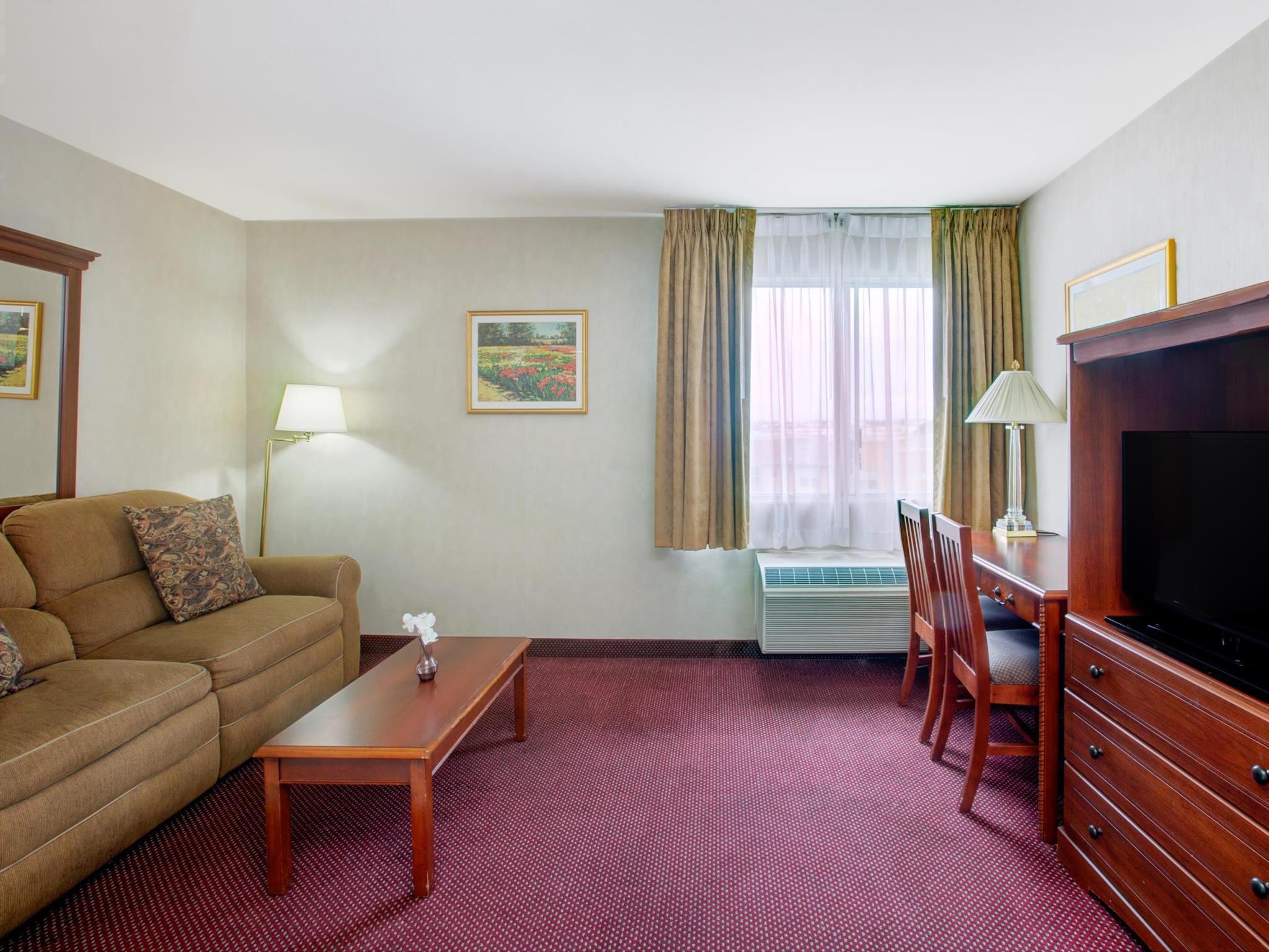 Ramada By Wyndham Hawthorne/Lax Exterior foto