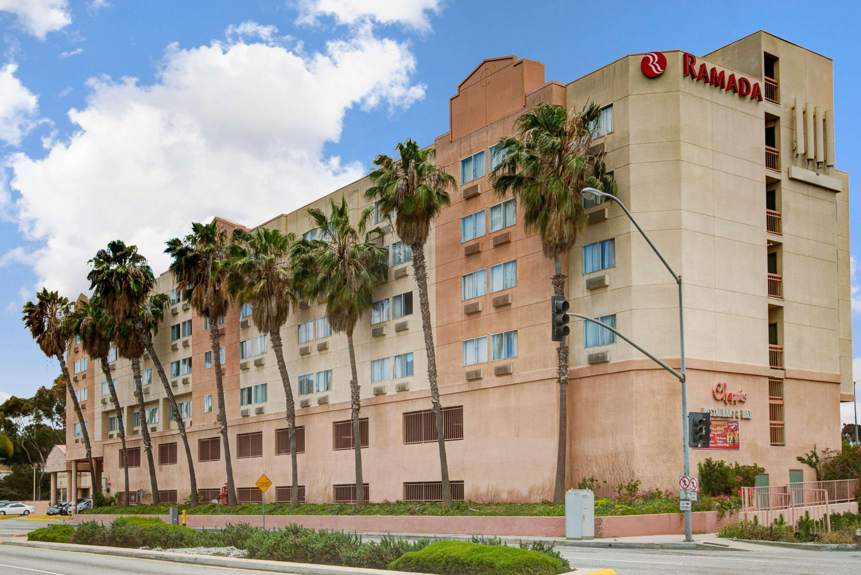 Ramada By Wyndham Hawthorne/Lax Exterior foto