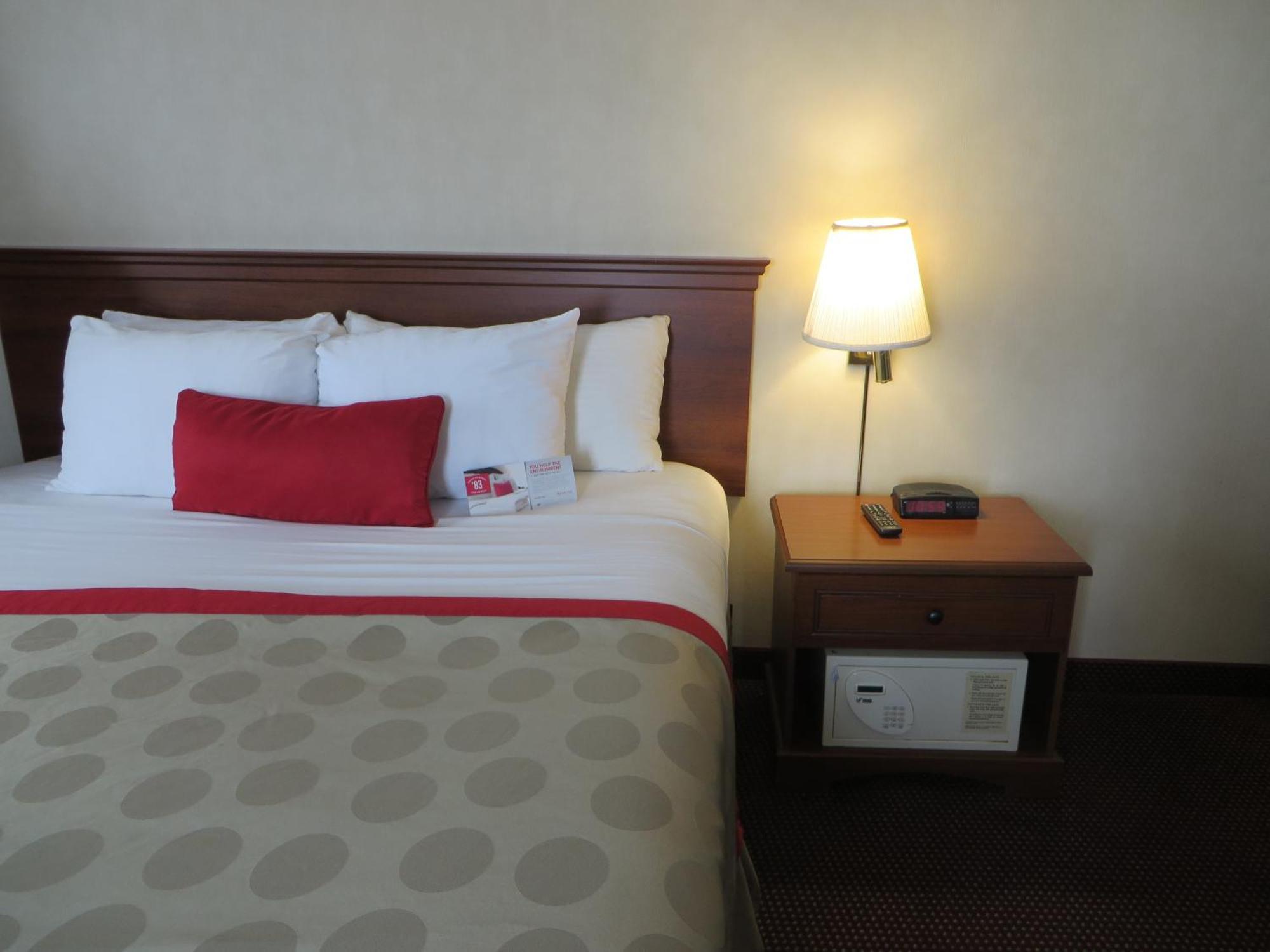 Ramada By Wyndham Hawthorne/Lax Quarto foto